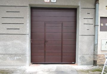 prevedenie: mahagón - lamela - stredový prelis + integrované dvere (znížený prah), rám dverí vo fólii