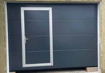 prevedenie: antracit - hladký panel + dvere, rám dverí ELOX