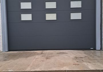 prevedenie: antracit - hladký panel + 6x okno, rám okna vo fólii