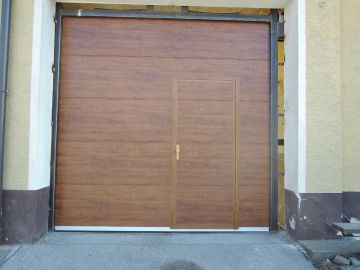prevedenie: zlatý dub - hladký panel - bez prelisu + integrované dvere (znížený prah), rám dverí vo fólii