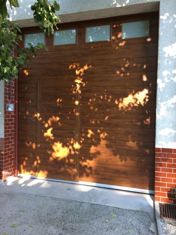 prevedenie: zlatý dub - stredový prelis + integrované dvere (znížený prah), rám dverí vo fólii + 4 x okno